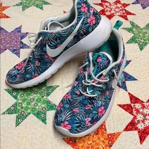 Nike Roshe floral